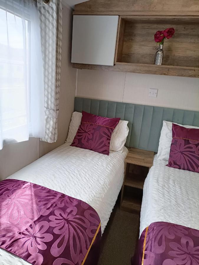 Villa Yew Tree Retreat à Selsey Extérieur photo